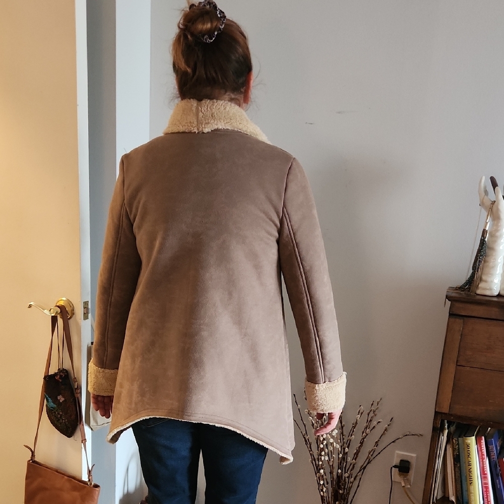 Women's Brown Shearling Coat - image 4